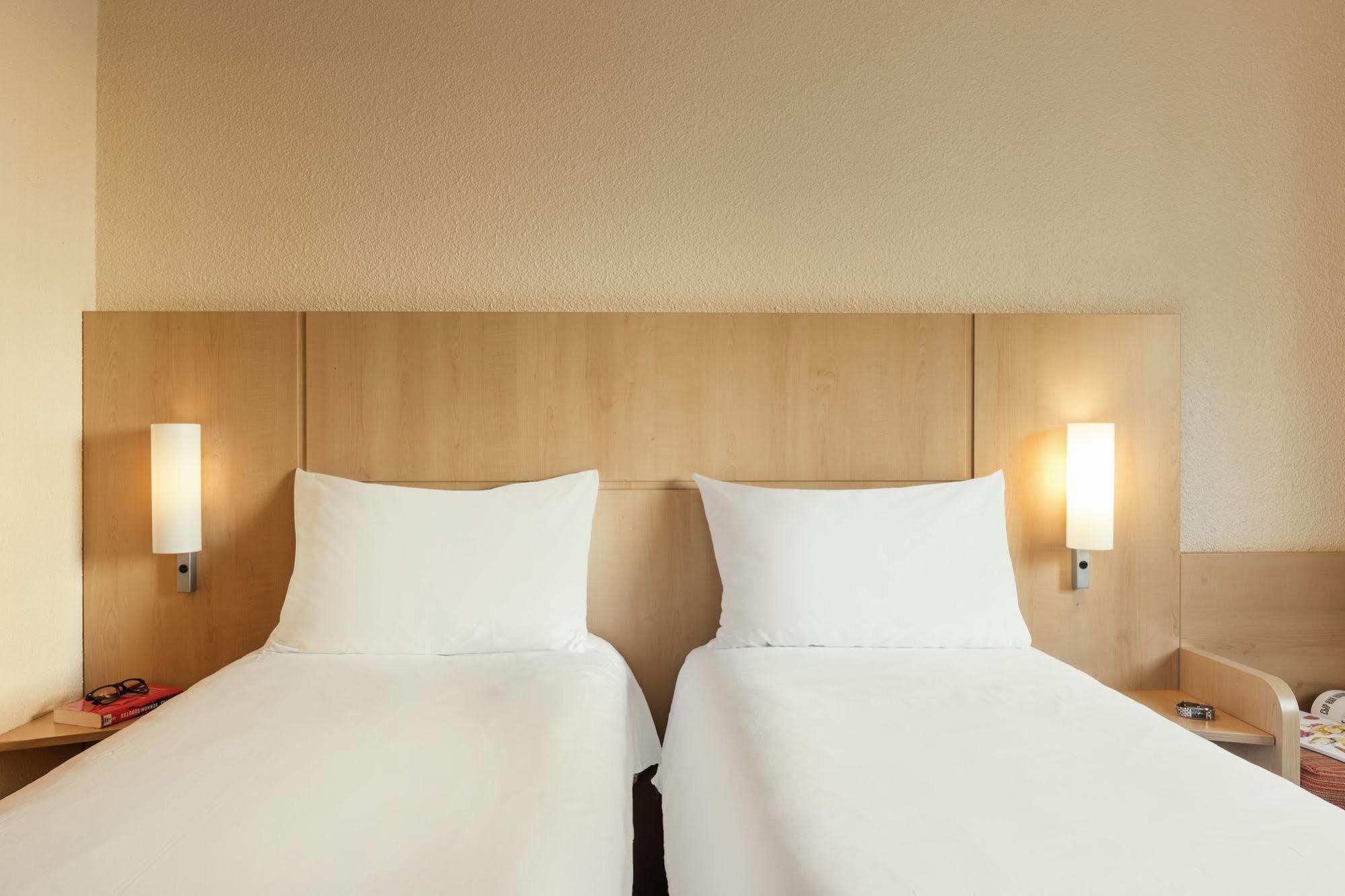 Готель Ibis Geneve Petit Lancy Екстер'єр фото