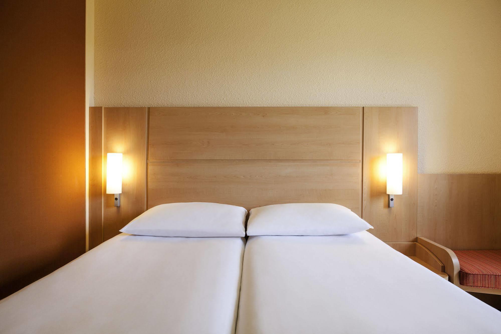 Готель Ibis Geneve Petit Lancy Екстер'єр фото